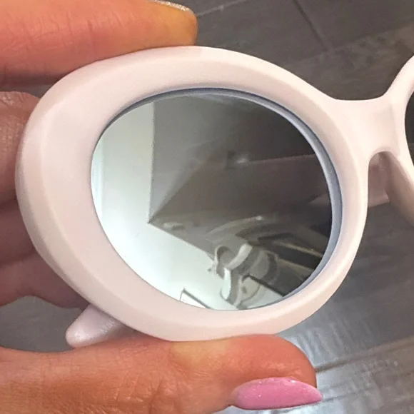 Quay Sunglasses Pink Round Mirror - Picture 3 of 8